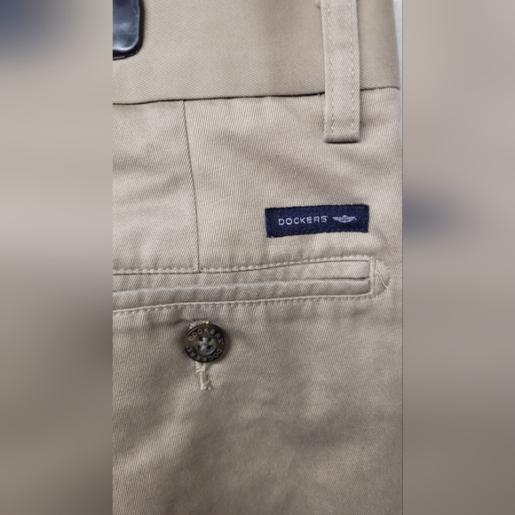 2 pairs mens Dockers khaki pants slim fit and individual classic fit 34 x 34 - Picture 11 of 15